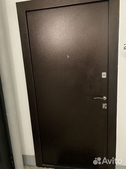 Дверь входная металлическая от застройщика
