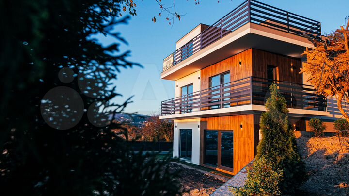 Коттедж 258 м² на участке 3,5 сот.