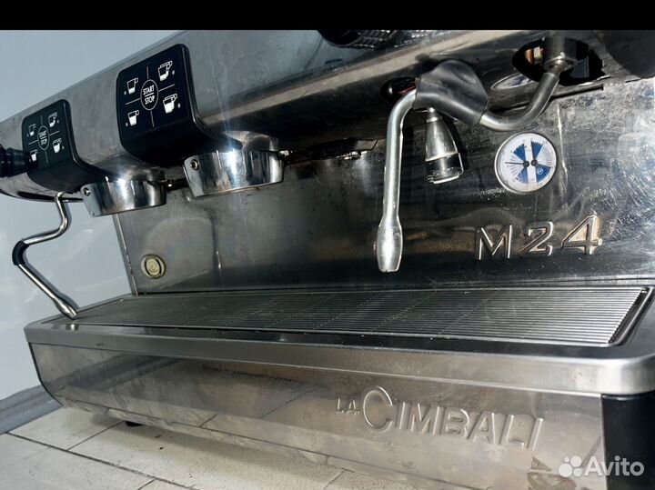 Полуавтоматическая кофемашина La Cimbali M24