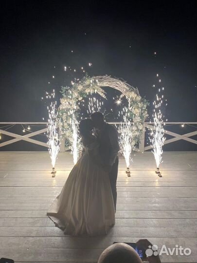 Ведущая на торжество