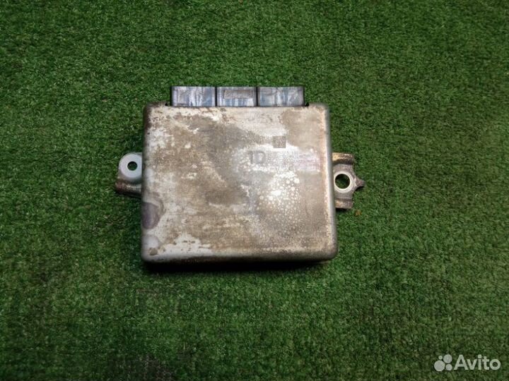 Блок управления подвеской Toyota Land Cruiser