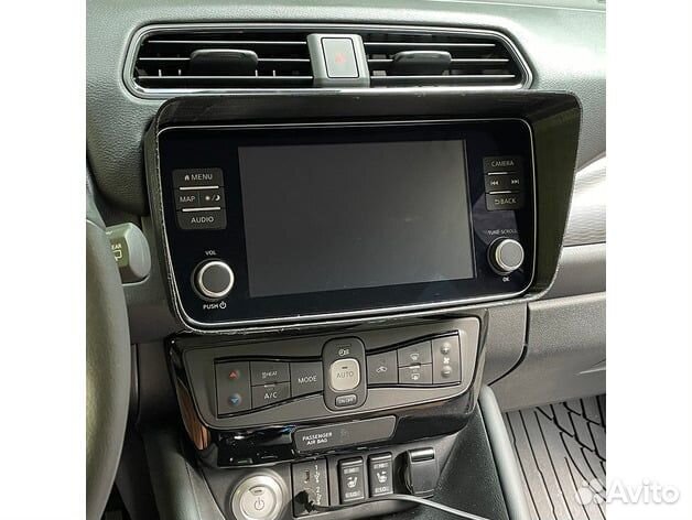 Солнцезащитный козырек Nissan Leaf дисплей