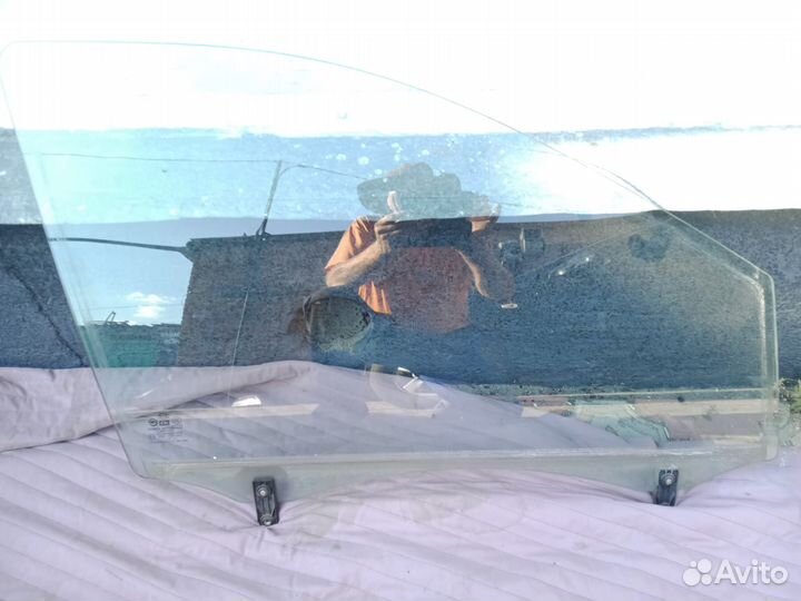 Стекла боковые Kia Sorento 1