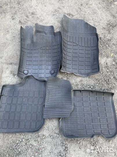 Продам комплект ковриков салона Renault Sandero 2