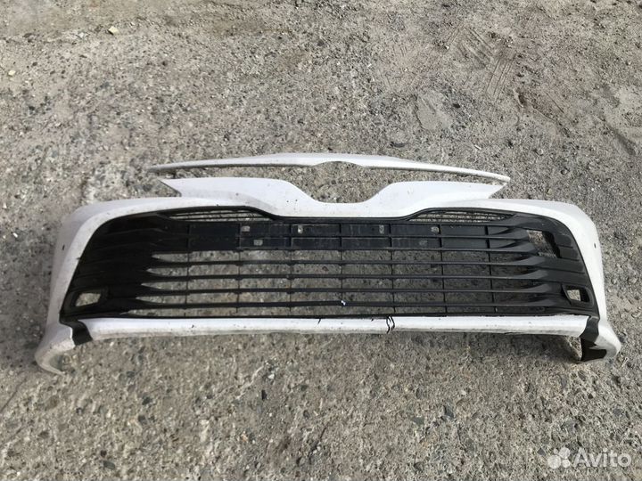 Бампер передний Toyota Camry