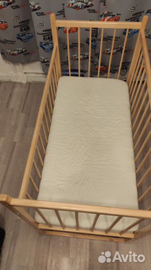 Детская кроватка с универсальным маятником