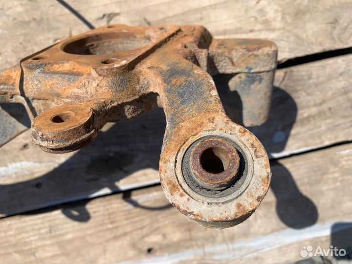 Цапфа задняя левая Hyundai Sonata EF G4JP 2005