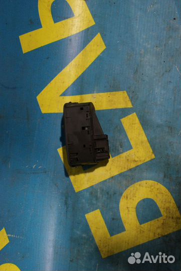 Кнопка стеклоподъемника передняя левая Opel Corsa