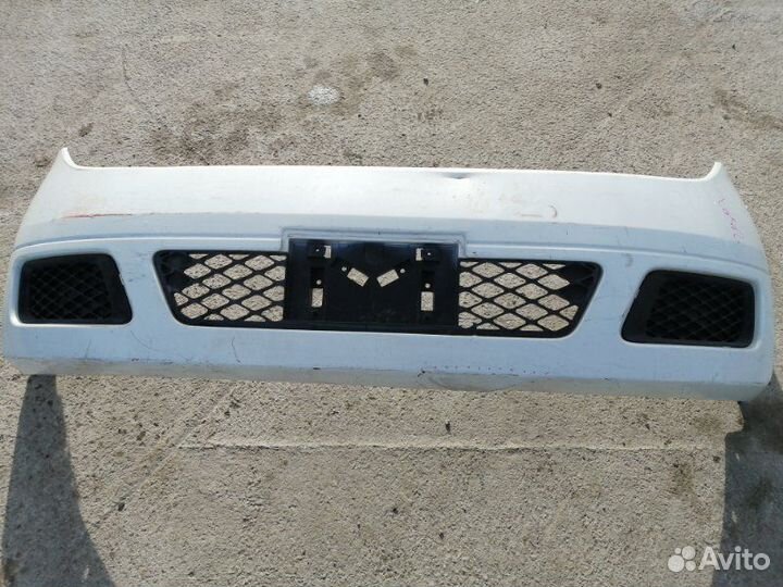 Бампер передний Nissan Elgrand E51