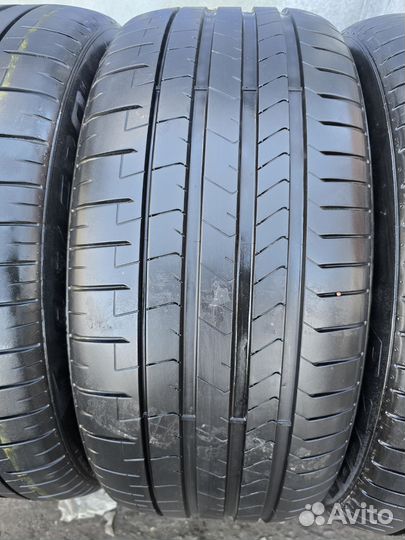 Pirelli P Zero PZ4 275/40 R22 107Y