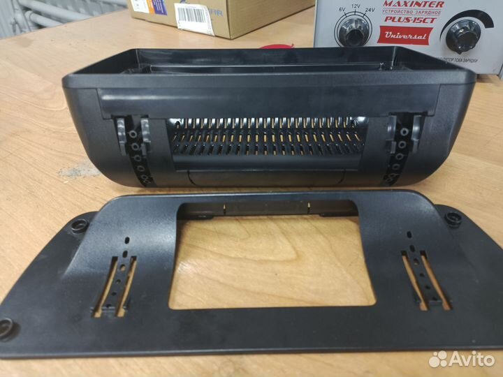 Универсальная рамка под магнитолу 9 дюймов