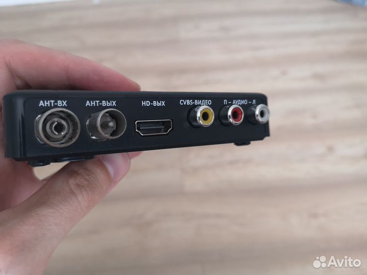 Ресивер DVB-T2 Cadena CDT-1712