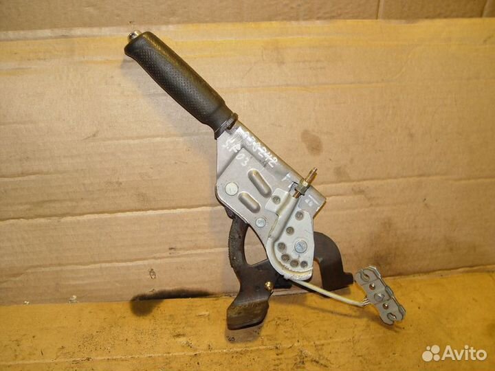 Рычаг стояночного тормоза Subaru Forester S11 2002