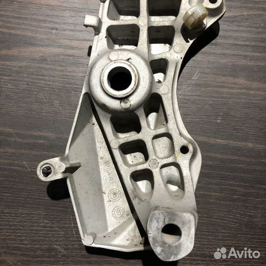 Правая накладка на раму Honda CB600F Hornet 07-12