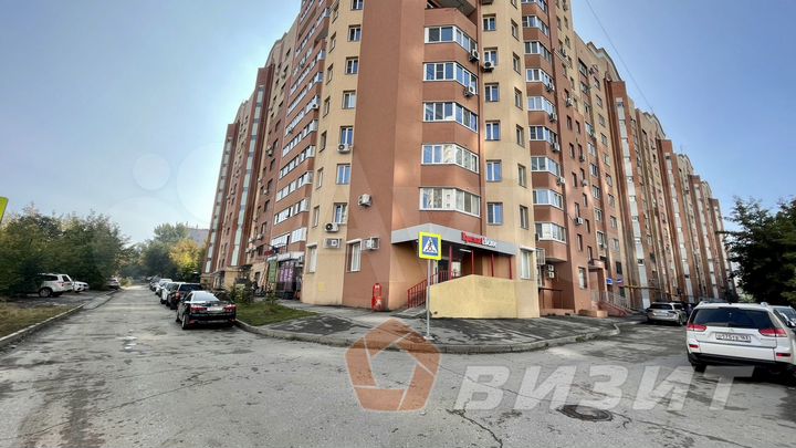 Офис в плотной застройке с двумя входами парковкой