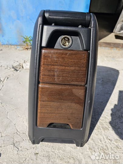 Подлокотник xc90