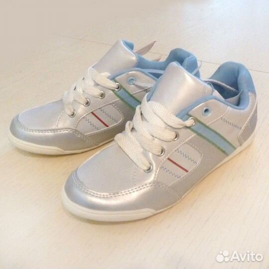 Кроссовки новые