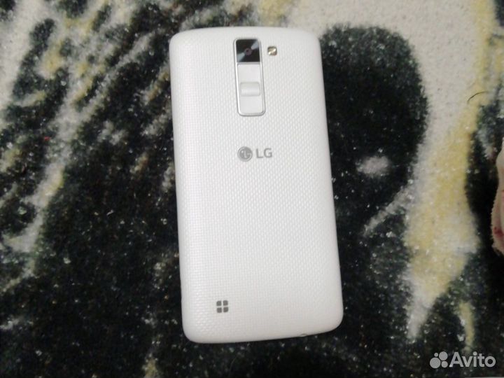Телефон LG
