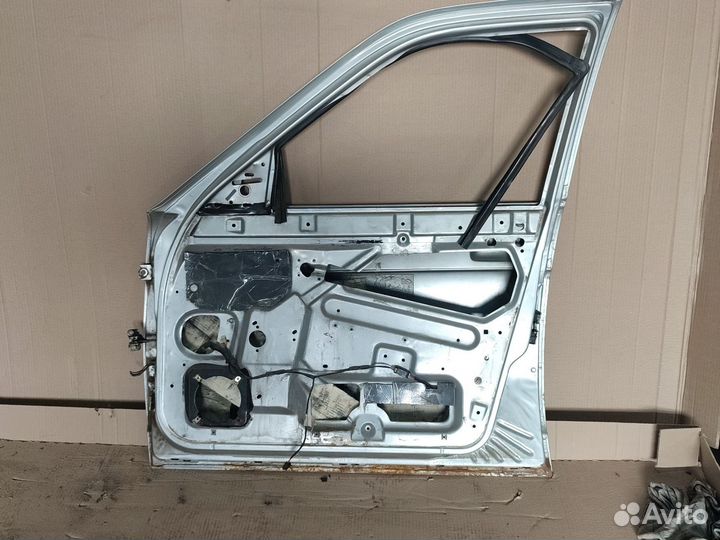 Дверь передняя правая priora