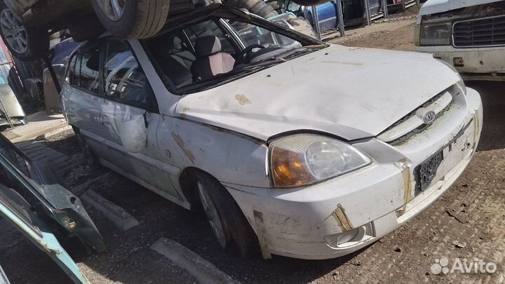 В разборе Kia Rio 1