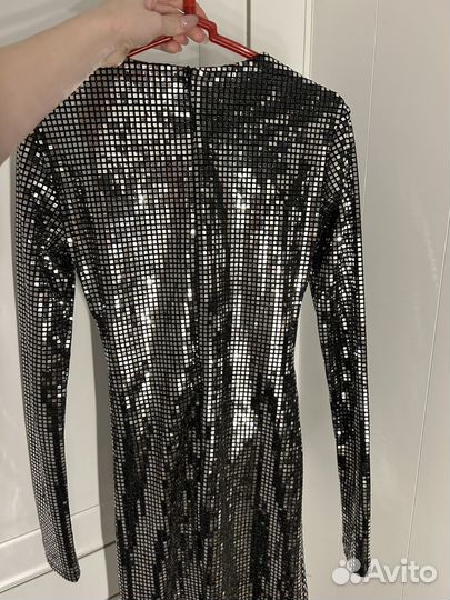 Блестящее платье