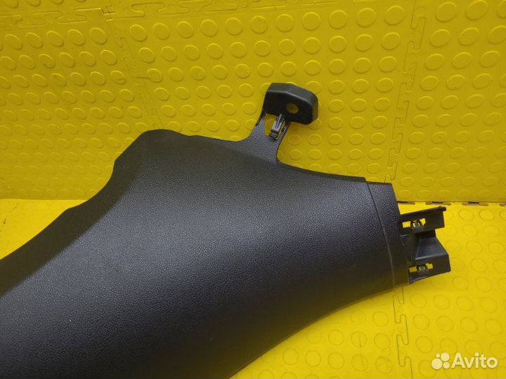 Обшивка стойки задняя правая Skoda Octavia лифтбек