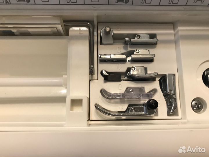 Швейная машина Janome W23U