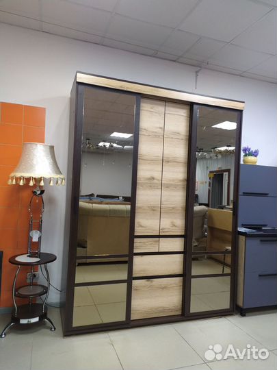 Шкаф купе с зеркалом