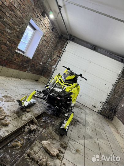 Продаю снегоход Polaris 800