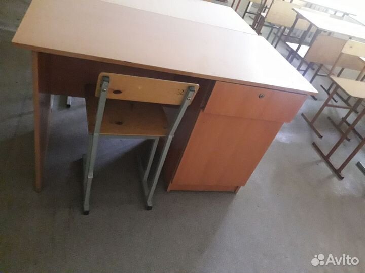 Стол