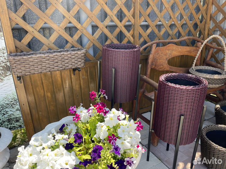 Кашпо для цветов из искусственного ротанга