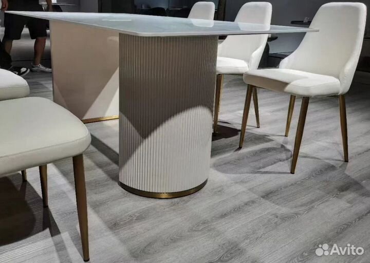 Стол из керамогранита