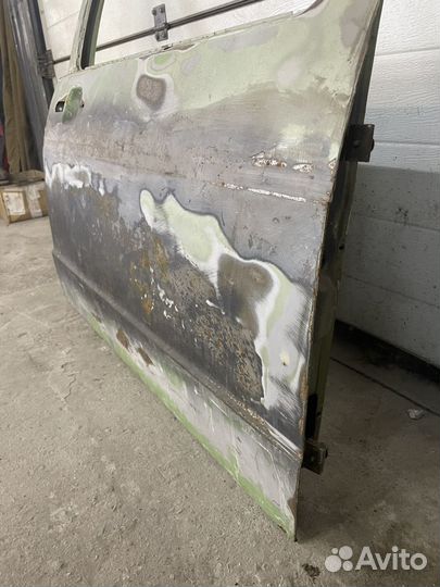 Передняя правая дверь VW Golf 1 Mk1