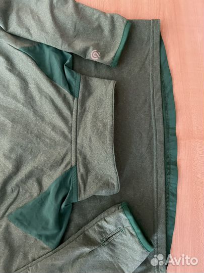 Спортивный лонгослив 