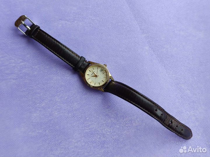 Часы наручные женские кварцевые