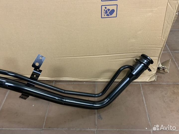 Горловина бензобака бензин Mitsubishi Pajero IV