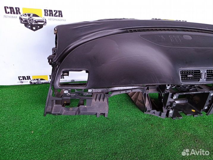 Передняя панель салона торпедо Volkswagen Passat