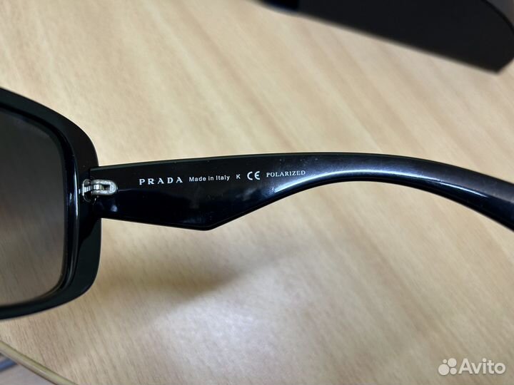 Солнцезащитные очки Prada