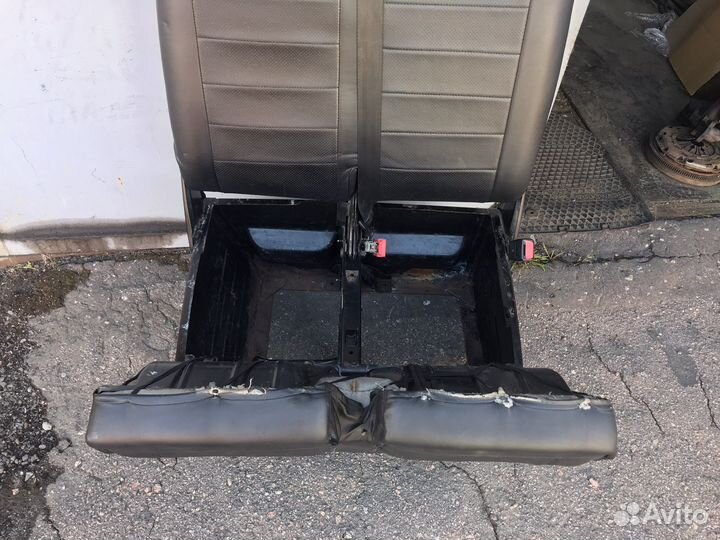 Сиденье полуторка переднее правое VW T5