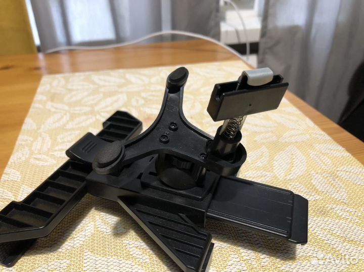 Держатель для планшета автомобильный универсальный