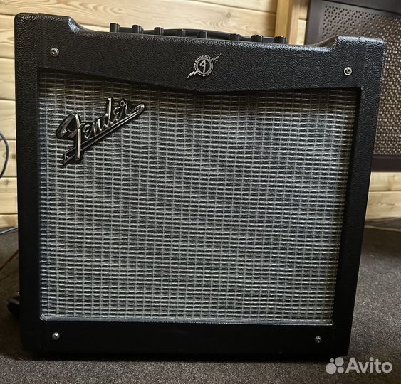 Гитарный комбо усилитель Fender Mustang II V.2