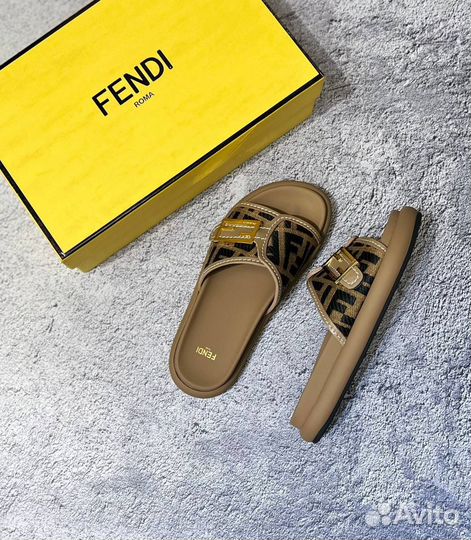 Шлепанцы Fendi