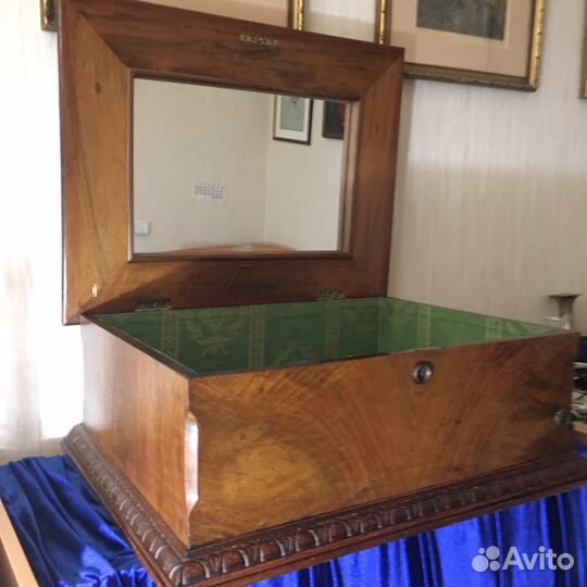 Антикварный ларец для хранения бумаг