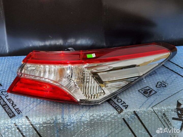 Фонарь правый Toyota Camry 70 17-22