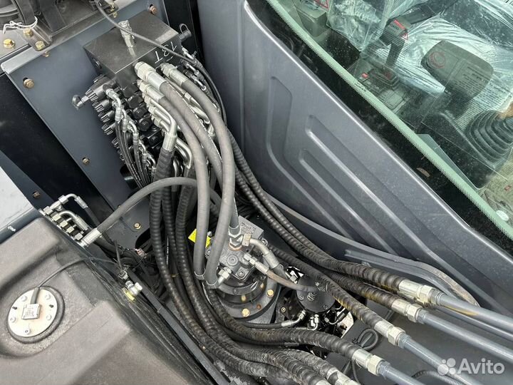 Колёсный экскаватор XINYUAN C135W, 2024