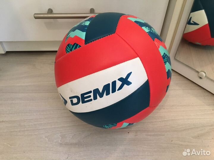 Волейбольный мяч