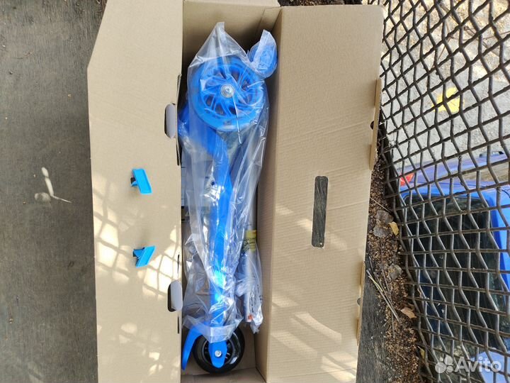 Самокат детский трехколесный новый