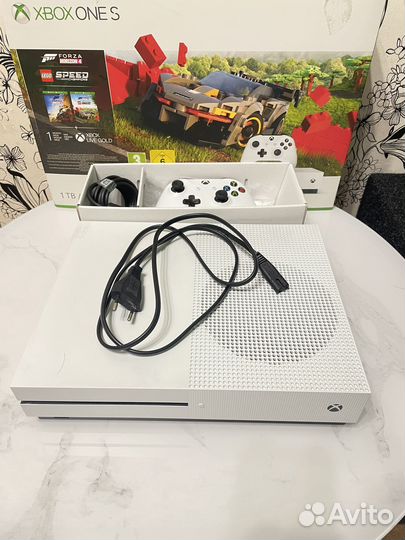 Продам XBox One S 1 Tb