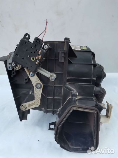 Моторчик для печки nissan almera n16 с корпусом