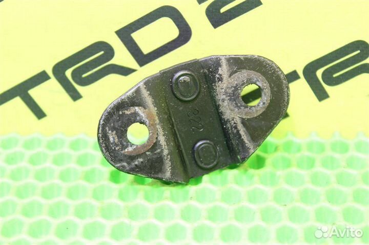 Петля замка багажника задняя Nissan Vanette SK82MN